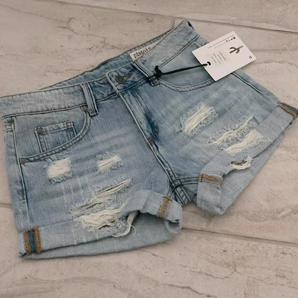 Destructed Denim shorts - Picture 3 of 12